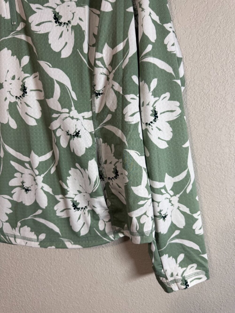 Women's Tommy Bahama Green Floral Active Quarter-Zip Pullover Size L - Picture 4 of 5